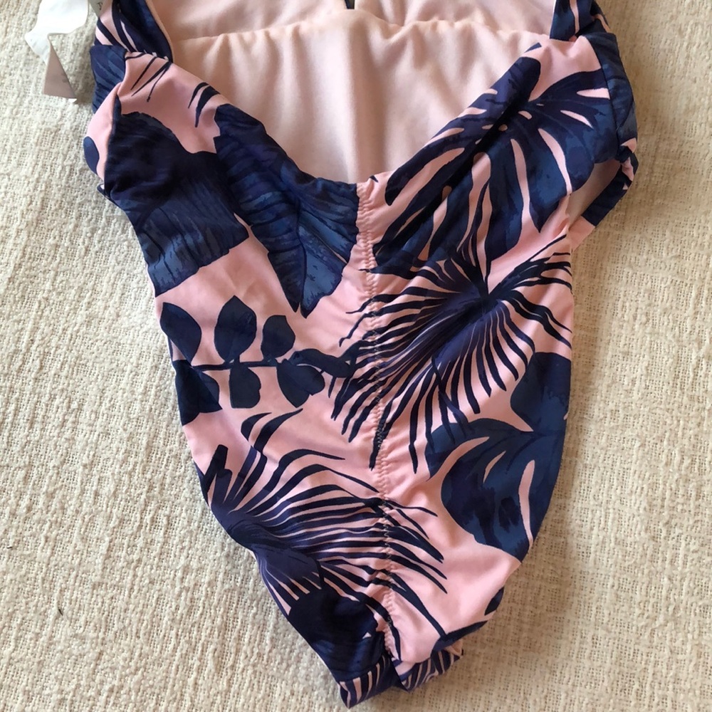 Palm one-piece - Picture 7 of 8